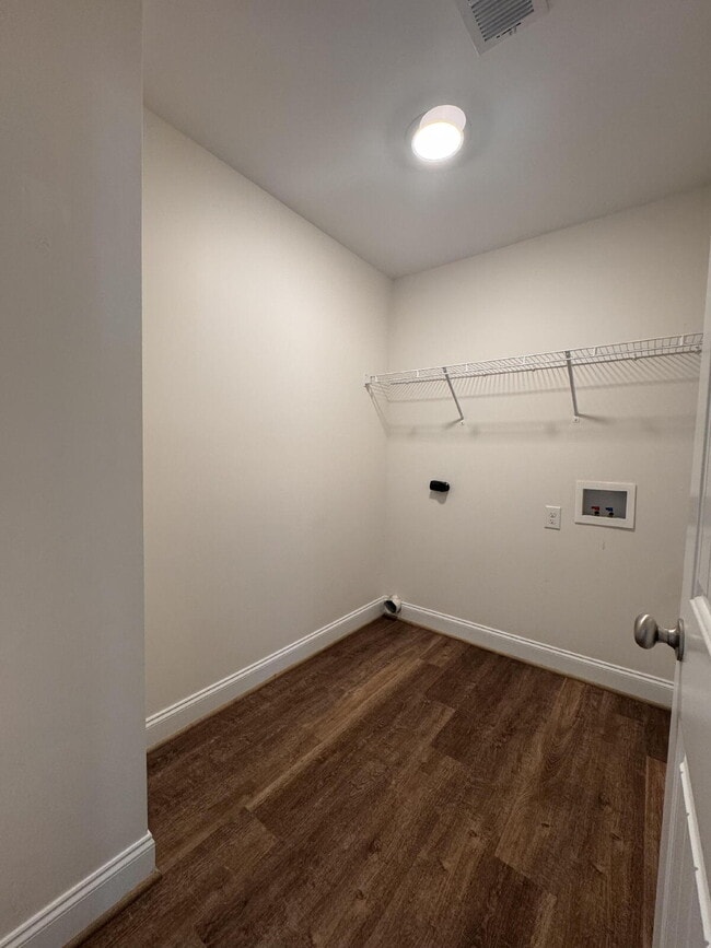 Building Photo - Inquire today on how to get FREE rent!