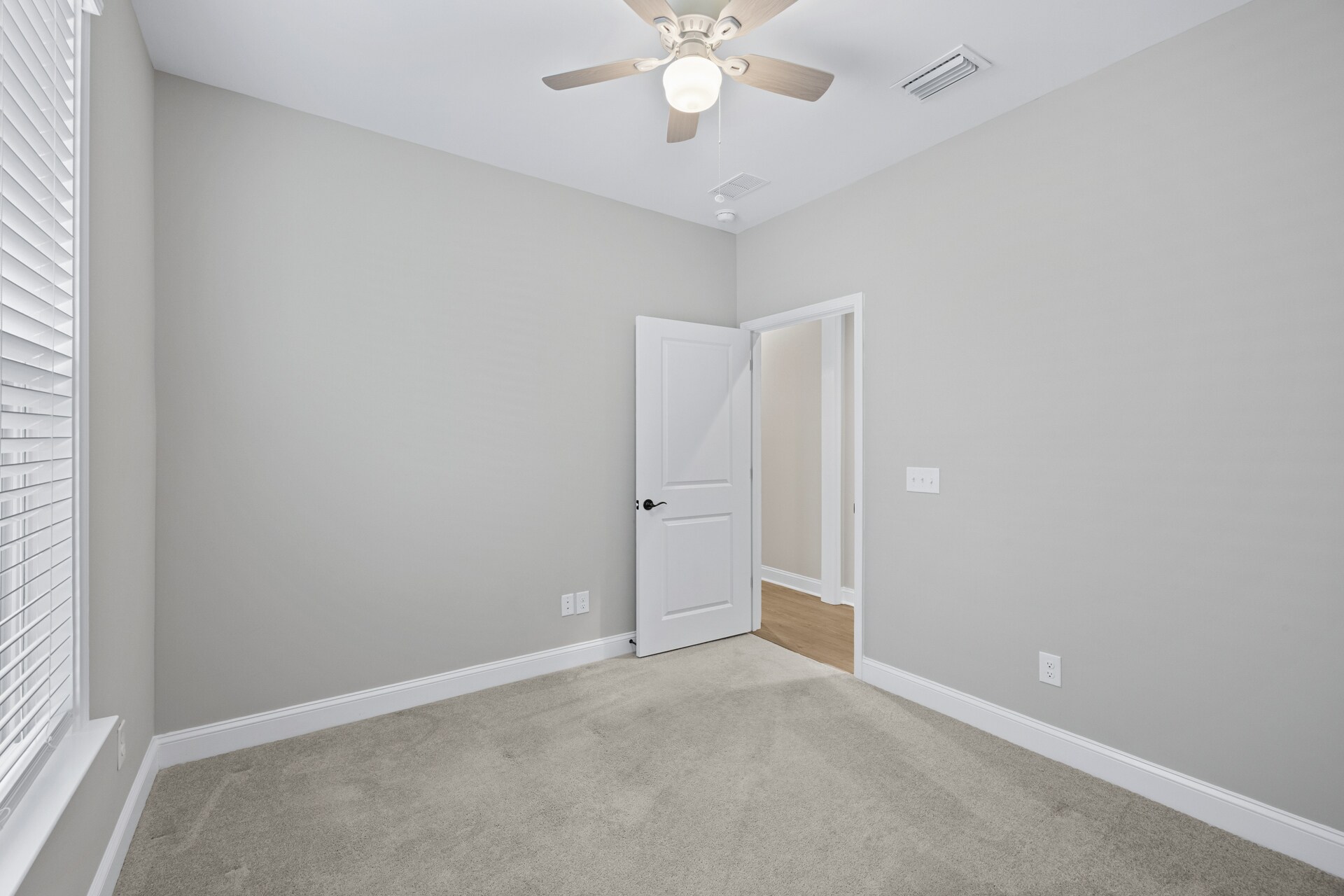 Building Photo - 686 Destiny Dr