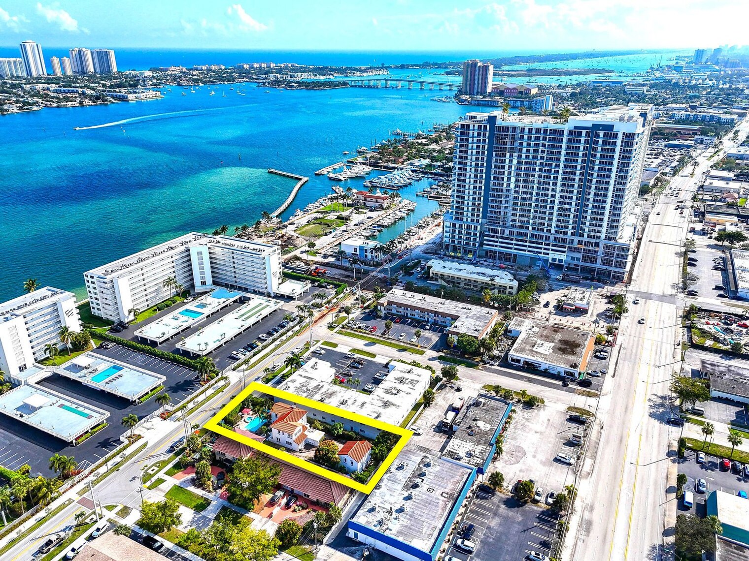 Building Photo - 414 Lake Shore Dr