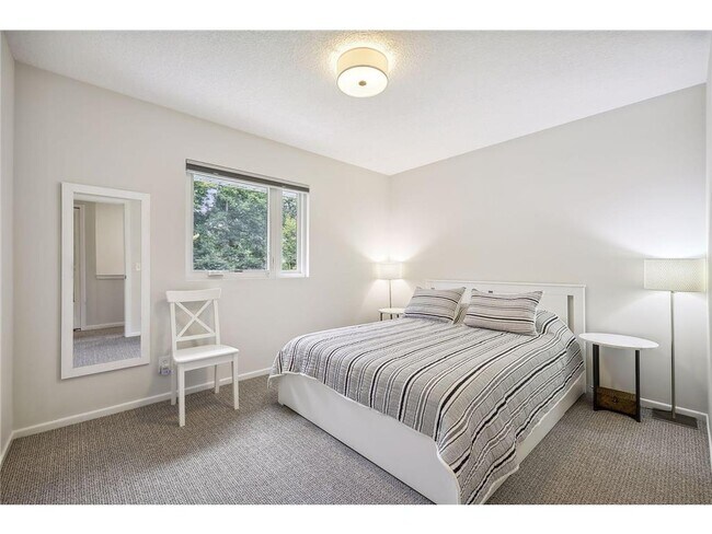 Building Photo - 18620 26th Ave N