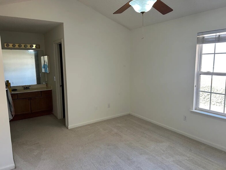 Building Photo - 8825 Scotch Heather Way