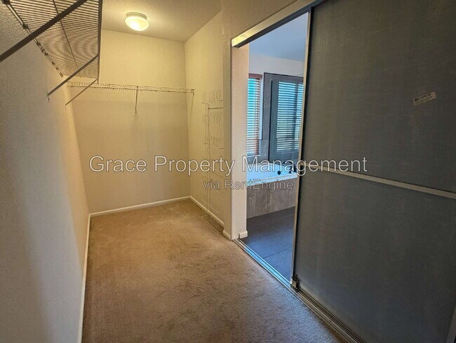 Building Photo - 2057 Alpine Dr