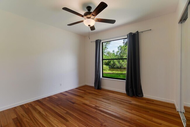 Building Photo - 11735 150th Ct N