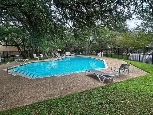 Building Photo - 8210 Bent Tree Rd