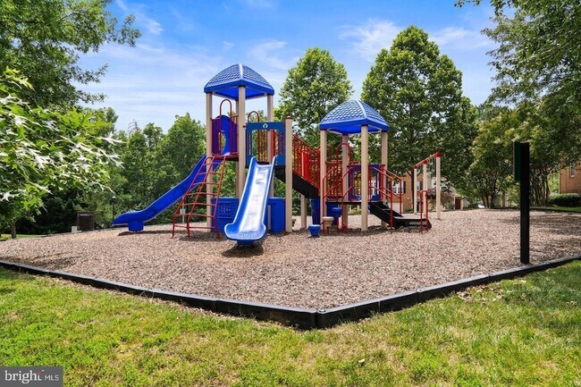 Building Photo - 4004 Meadow Trail Ln
