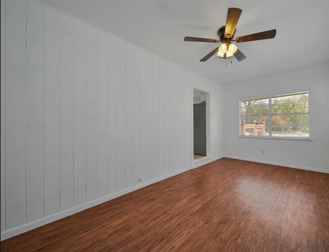 Building Photo - 5002 Lamonte Ln