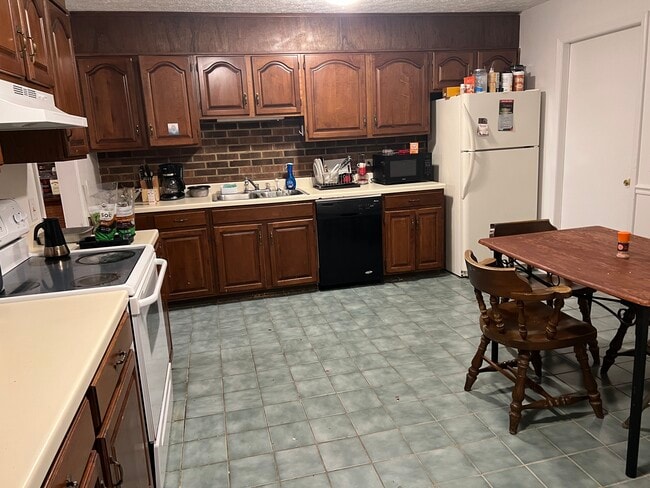 Building Photo - 419 New Kent Rd