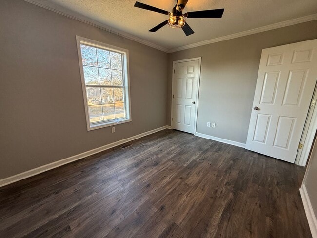 Building Photo - 4 Bedrooms, 3 Bathrooms with potential 5th Bedroom and Loft/Office in Euharlee! **MOVE-IN SPECIAL**