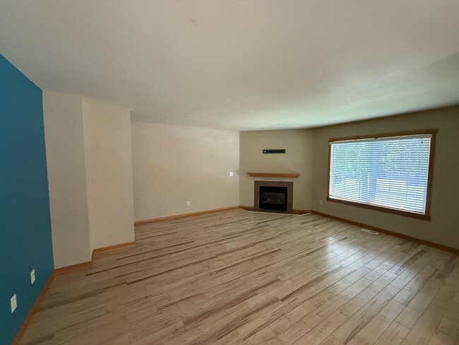 Building Photo - 827 Avenue E