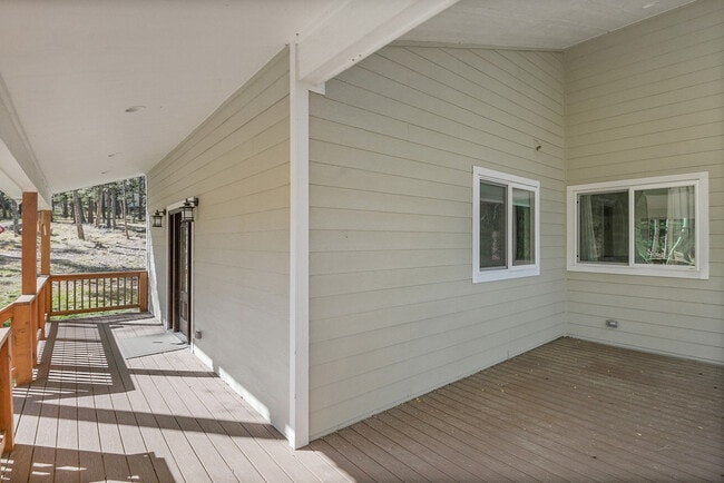 Building Photo - 23805 Mormon Dr