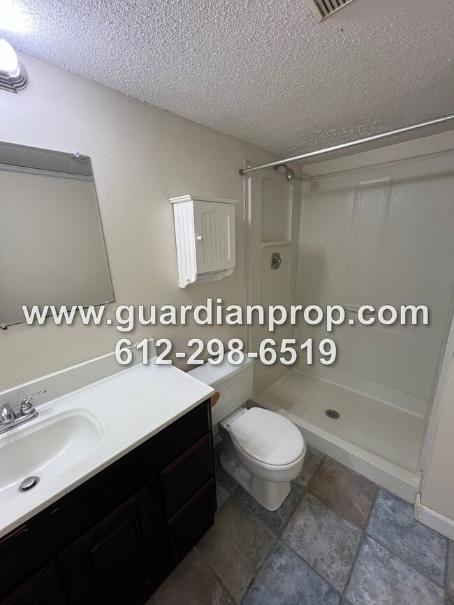 Building Photo - End Unit Townhouse Available November 1st,...