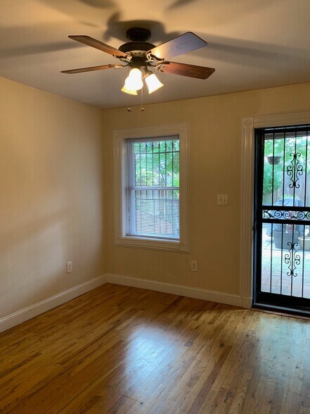 Building Photo - 288 Monmouth St