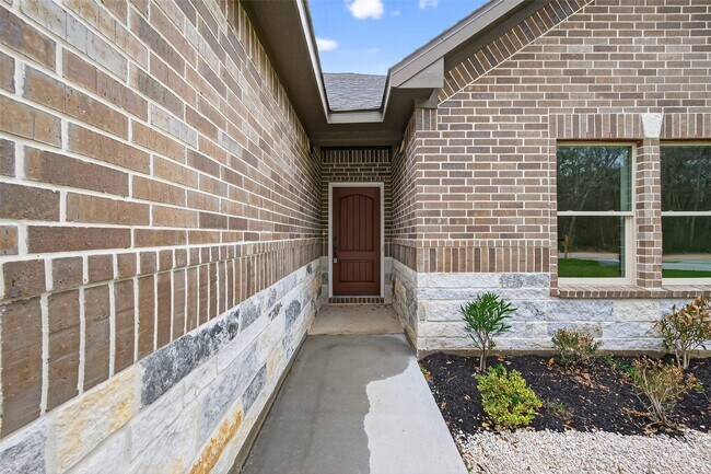 Building Photo - 1107 Lyle W Ave