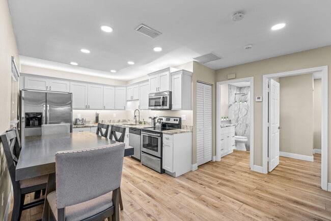 Building Photo - 13155 Southfields Rd