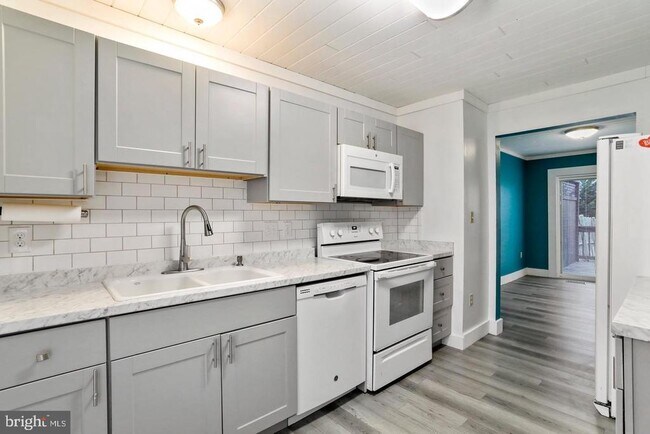 Building Photo - 302 Freeton Ct