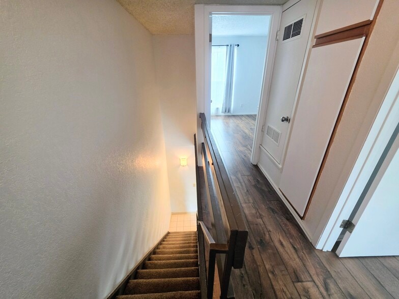 Building Photo - 3110 Van Teylingen Dr