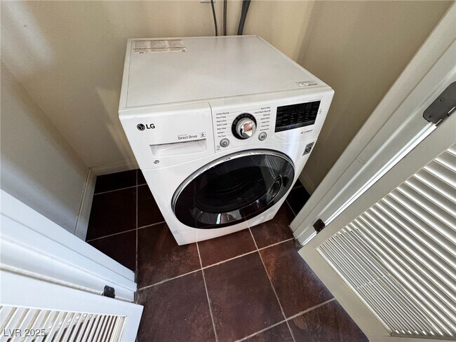 Building Photo - 2405 W Serene Ave