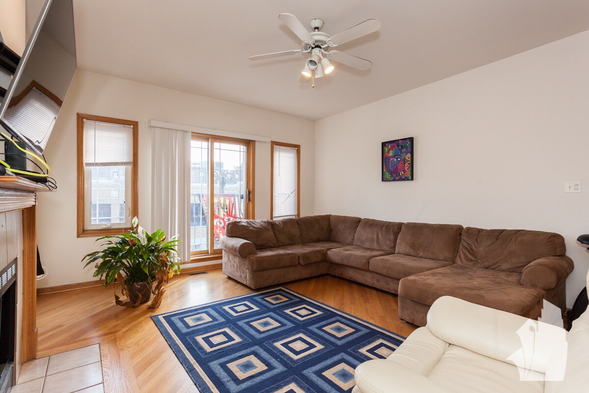 Building Photo - 1448 W Chicago Ave