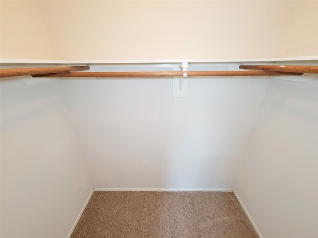 Building Photo - 5746 Roehampton Ct