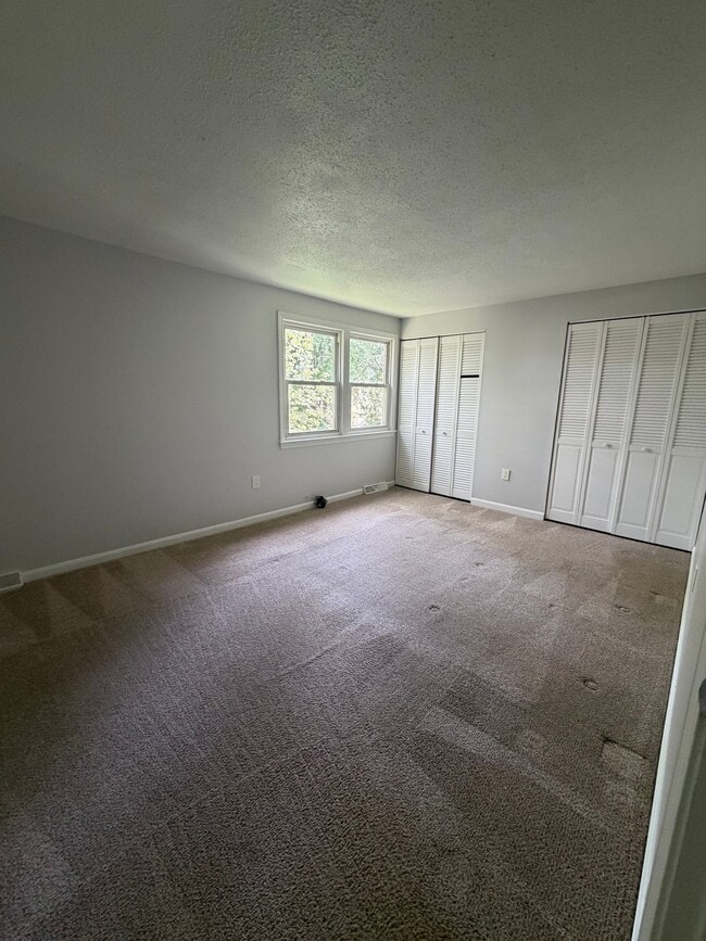Building Photo - 23 Kern Dr