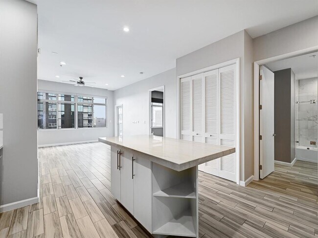 Building Photo - 54 Rainey St