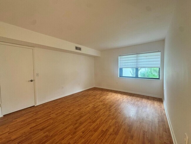 Building Photo - 2018 SW 29th Ct