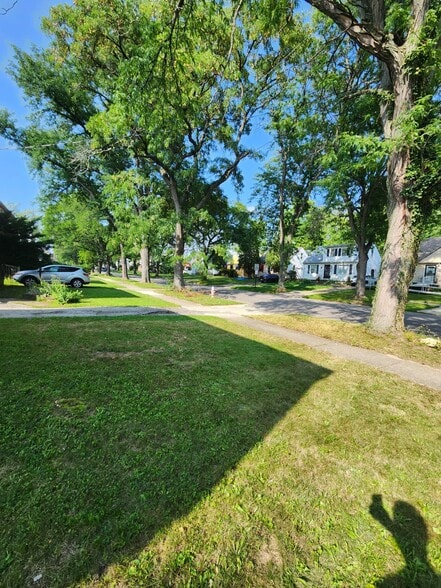 Building Photo - 3360 E 147th St