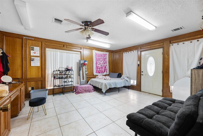 Building Photo - 22831 Fritz Ln