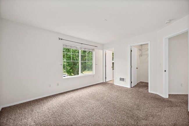 Building Photo - Cozy DuPont Home with Fenced Yard, 2-Car Garage & Minutes to JBLM!