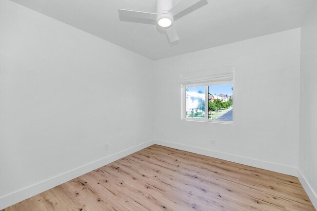 Building Photo - 4027 E Campbell Ave