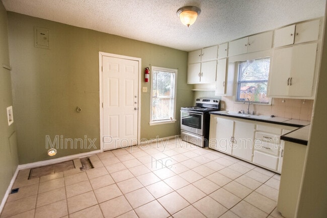 Building Photo - 2401 24th St