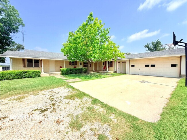 Building Photo - 1074 US-281