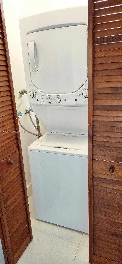 Building Photo - 1232 SW 17th Terrace