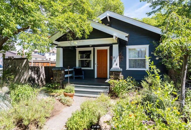 Charming Bungalow In the Heart of Downtown... - 504 NW Harriman St Bend ...