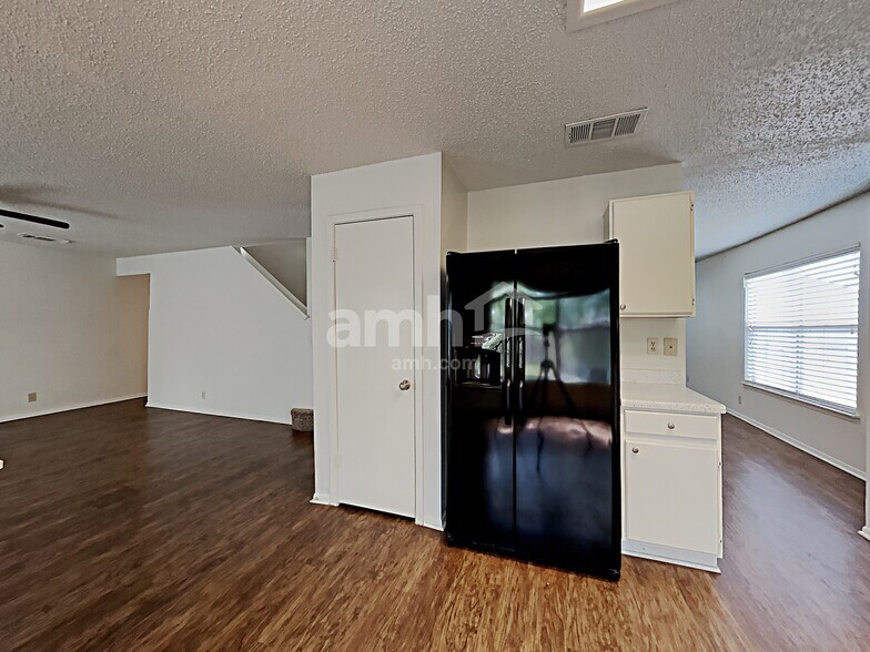 Building Photo - 13352 Pecan Glade