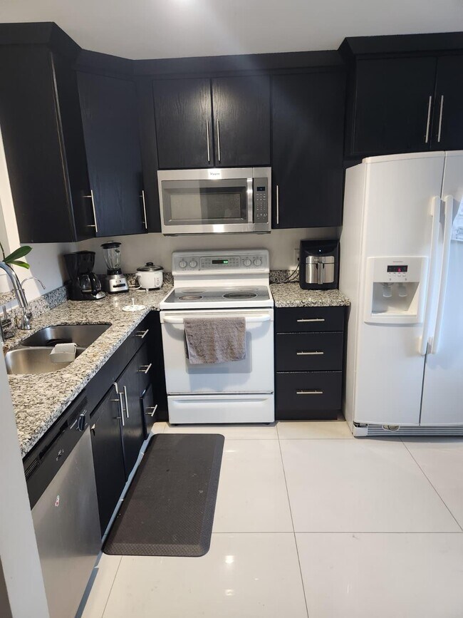 Building Photo - 12760 Spinnaker Ln