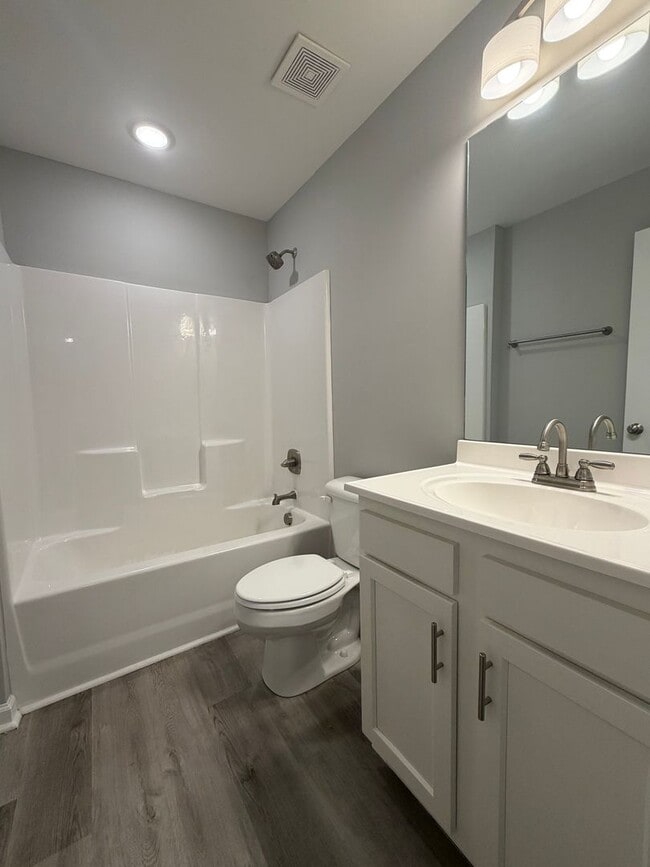 Building Photo - Find Your Fresh Start This Spring! Move in for $500! No rent until April and $100 off your first ...