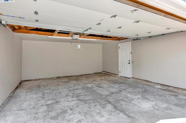 Building Photo - 2260 Romey Ln