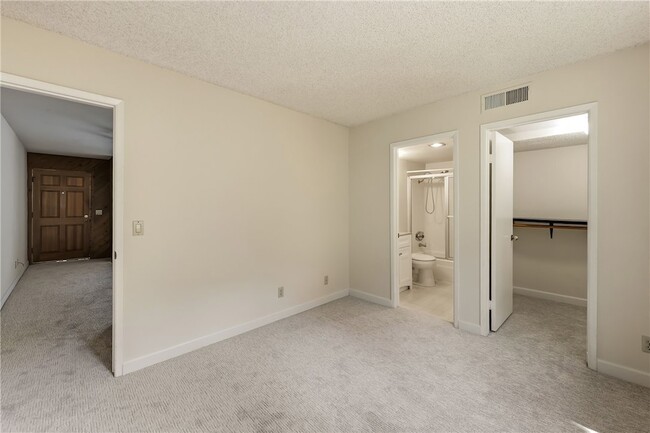 Building Photo - 23821 Hillhurst Dr