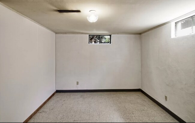 Building Photo - 1625 Walnut Ave