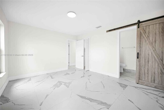 Building Photo - 100 SW 7th St