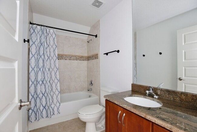 Building Photo - Lovely 3/2.5 Spacious Home with a Large Ba...