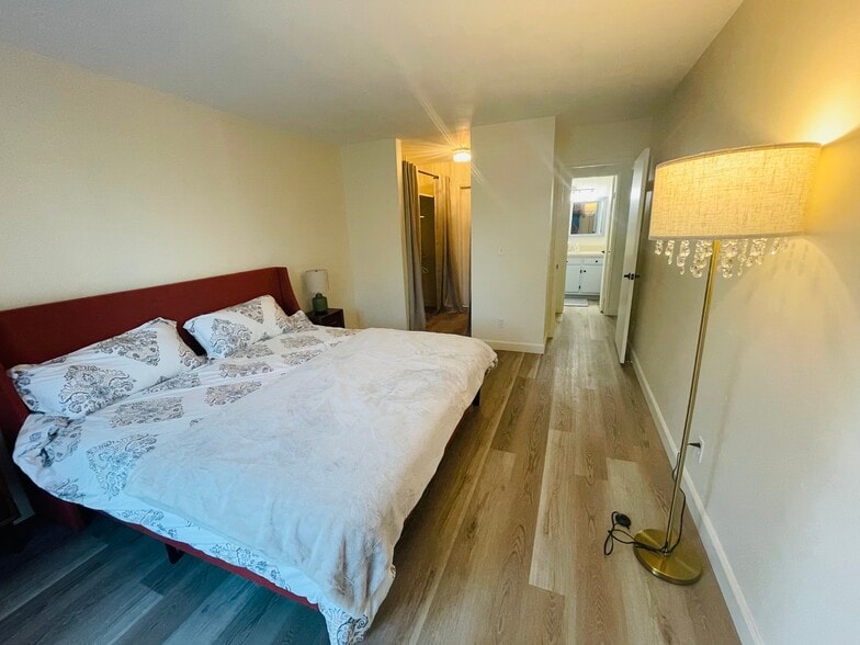 Building Photo - 7838 Cowles Mountain Ct