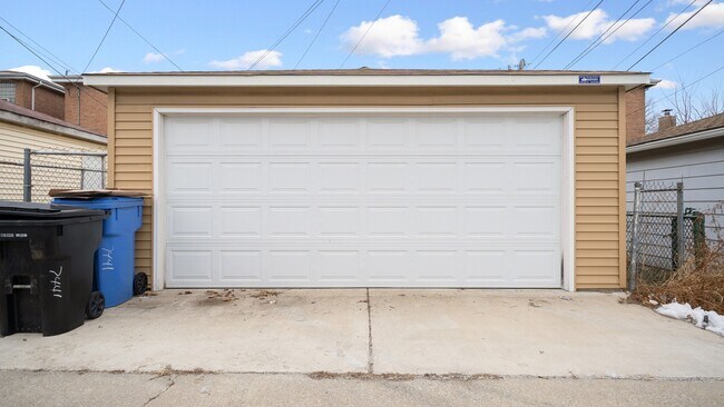 Building Photo - 7441 S Rockwell St