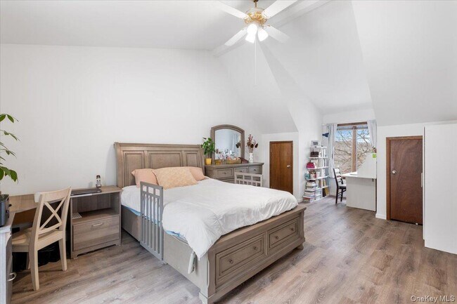 Building Photo - 712 Linda Ave