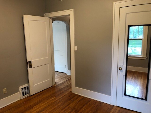 Building Photo - 121 Highland Dr