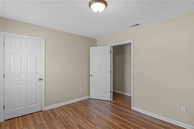 Building Photo - 389 Cherokee Ave