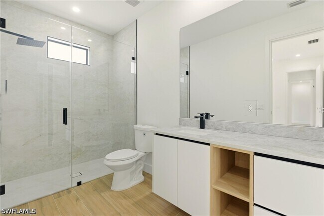 Building Photo - 1514 47th Ave NE