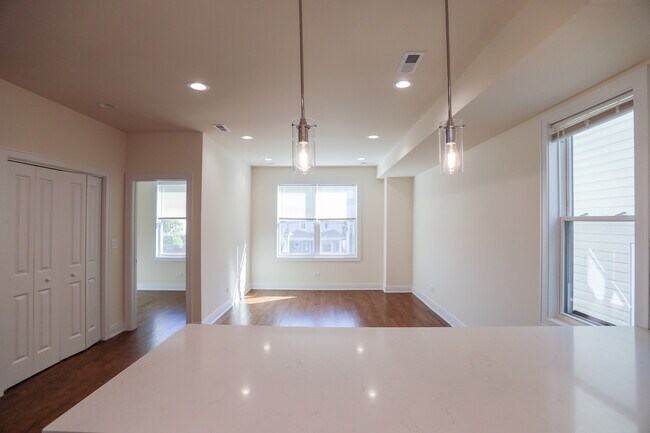 Building Photo - 2342 N Lawndale Ave