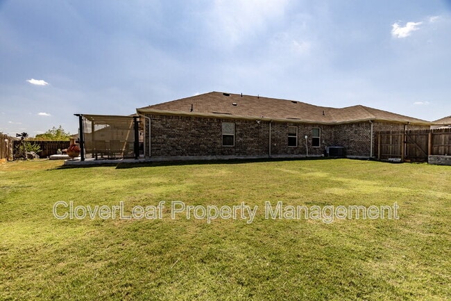 Building Photo - 804 Shrike Ln